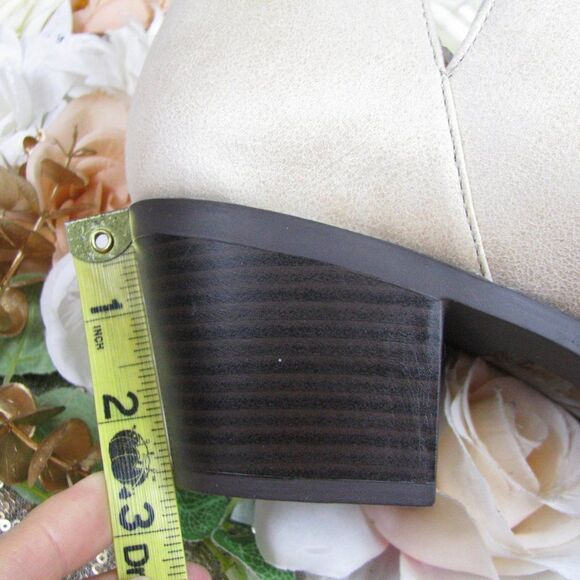 HOST PICK! NIB Journee Collection ankle booties 8.5 - Picture 10 of 10